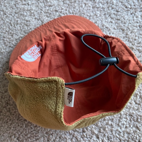 Reversible The North Face Hat - adjustable - Picture 3 of 5